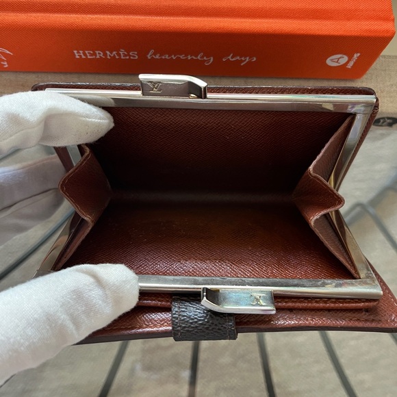 LOUIS VUITTON Monogram French Kisslock wallet. Very good condition. Vintage. - Picture 10 of 12